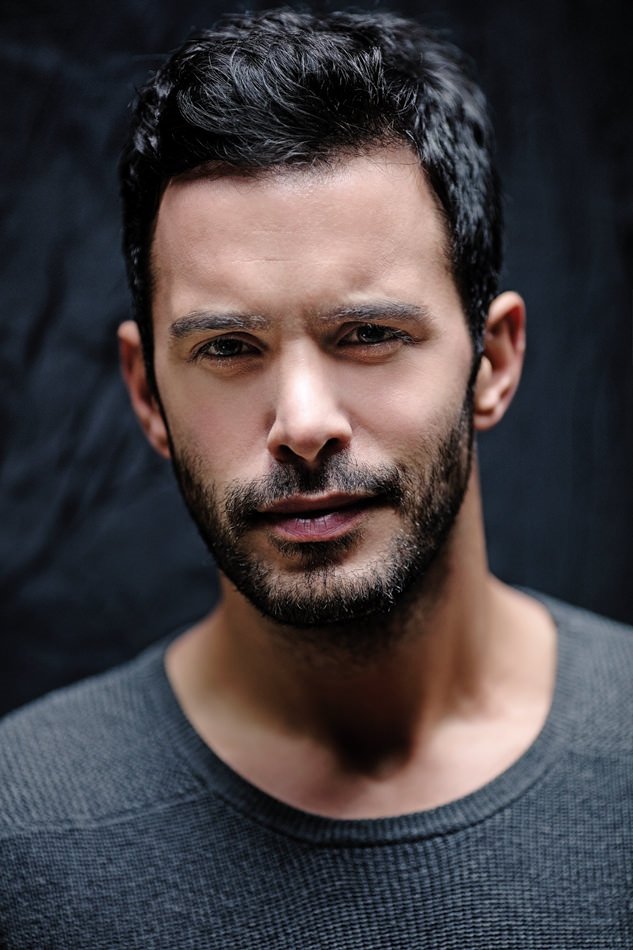 kerem bursin ve barış arduç dünyanın en yakışıklıları olabilecek mi?