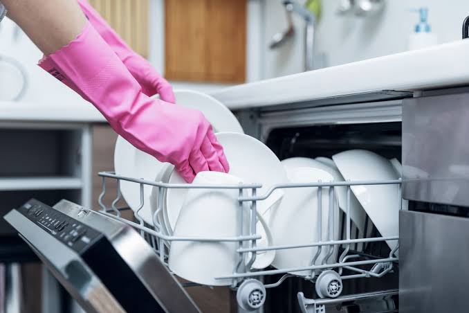 dört kolay adımla bulaşık makinesi nasıl temizlenir?